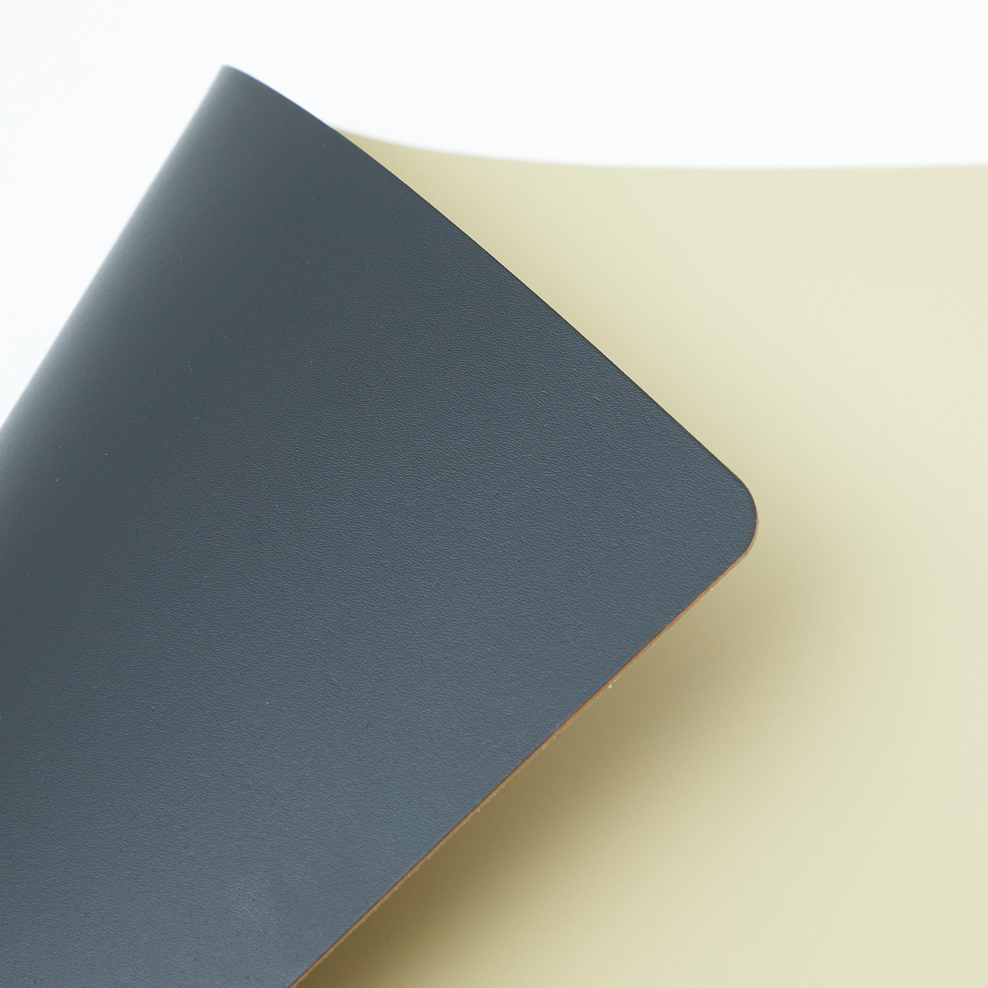 Cuero Rectangle Placemat 30cm X
40Cm Black / Sand