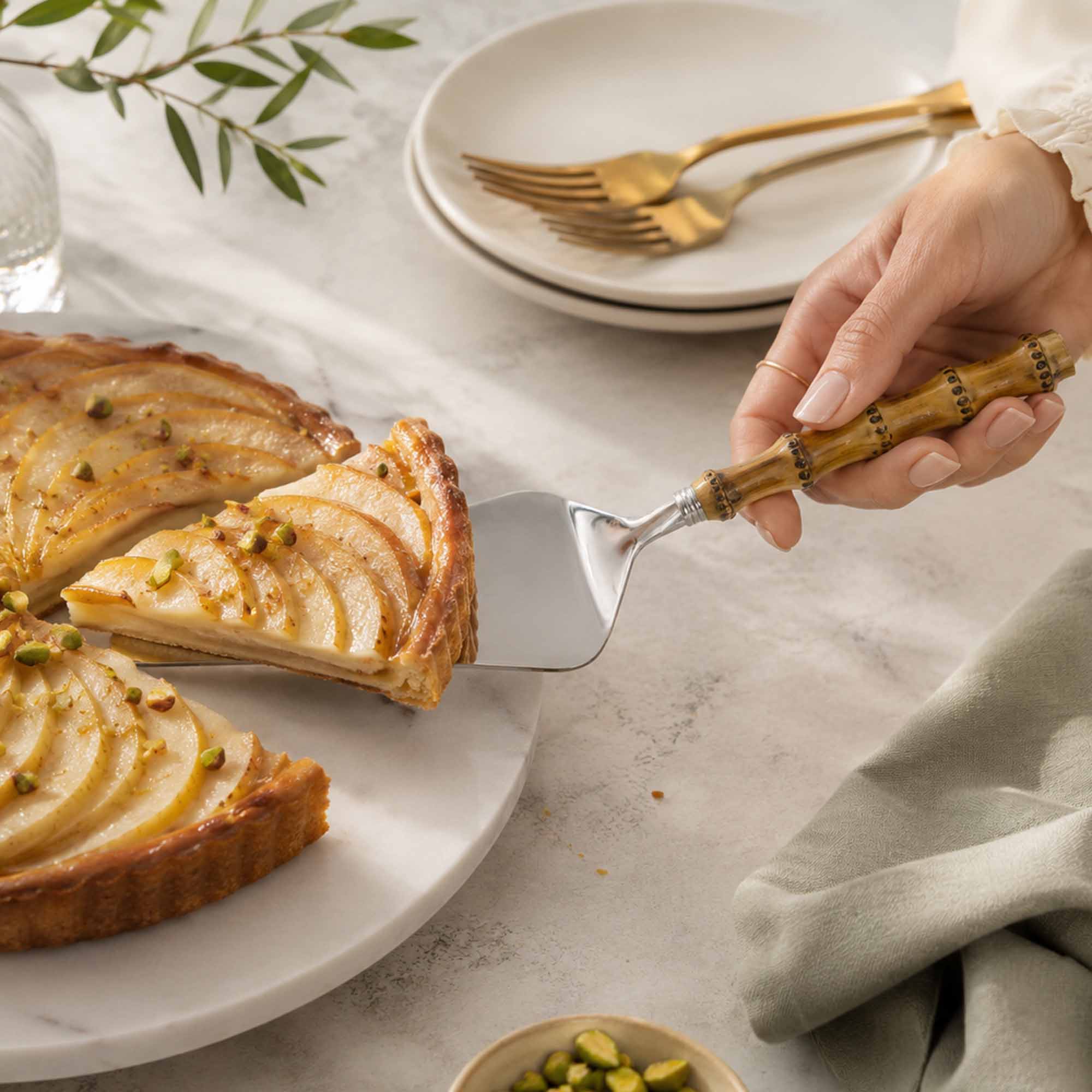 Panda Tart Server - Light Bamboo