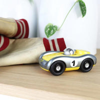 سيارة فيجلييتا ماركو  -  بلون فضي وأصفر