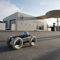 كلايد ميدنايت - سيارة بلون أزرق بحري وكريمي