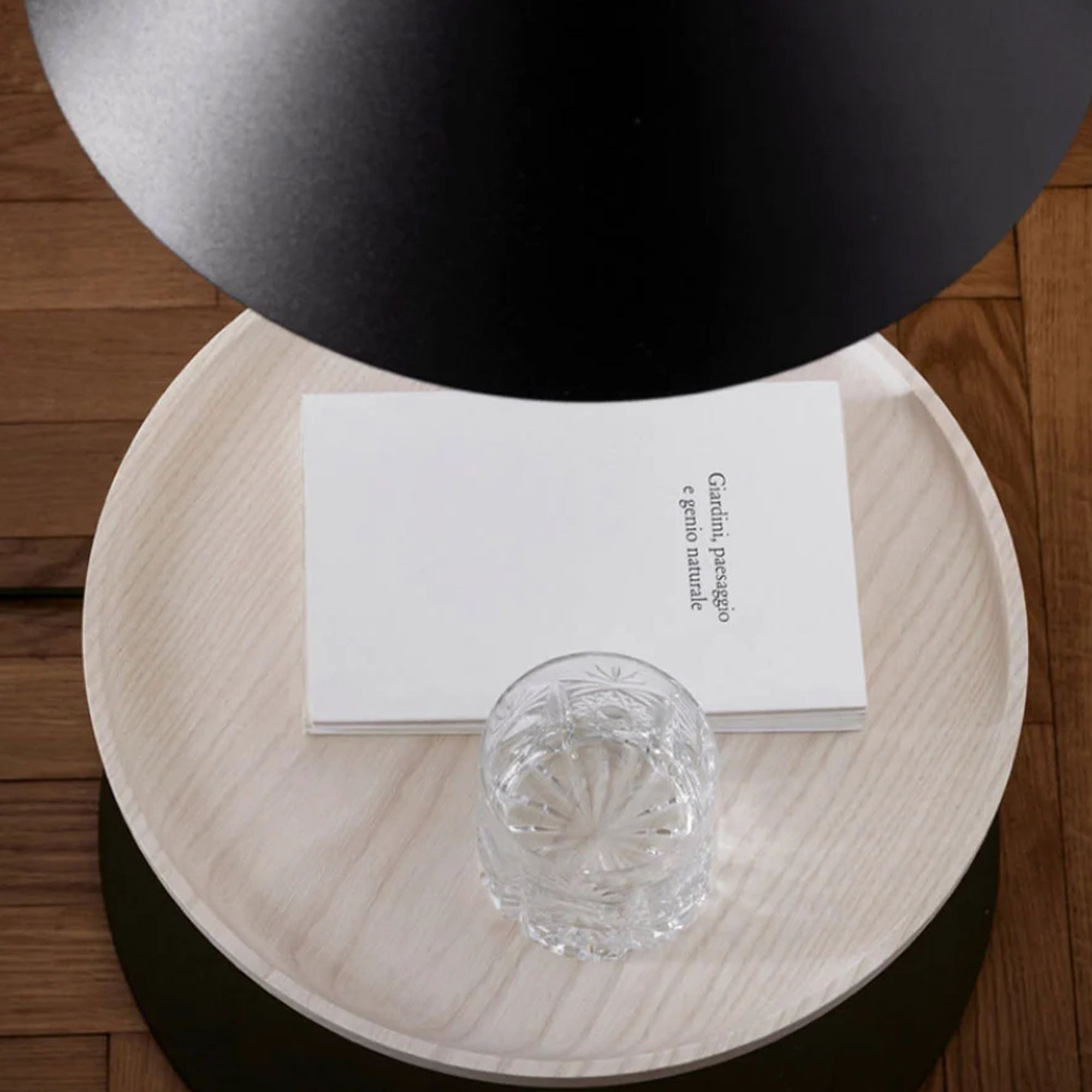 مصباح الأرضية أوز لاونج