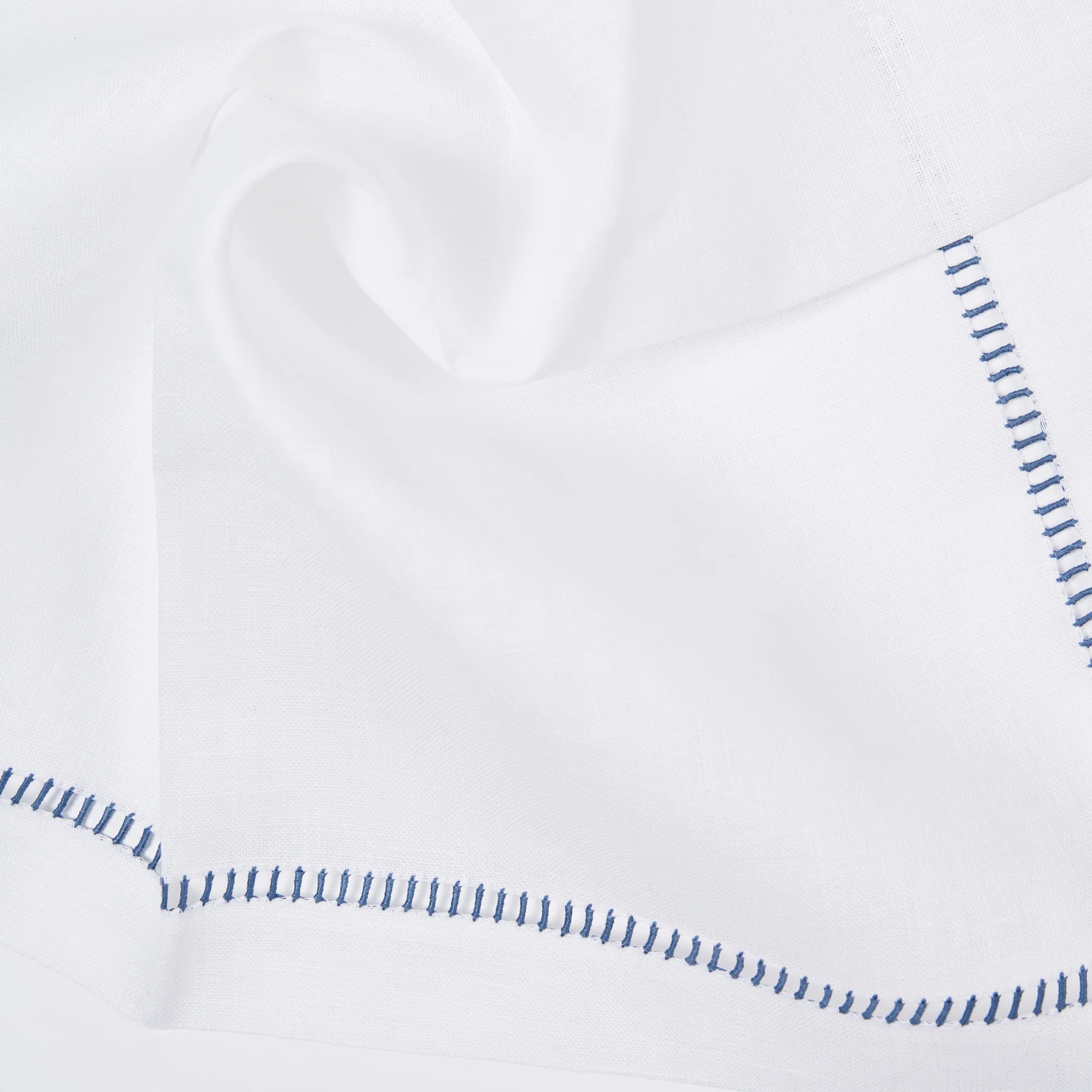 منديل لادر أبيض و أزرق