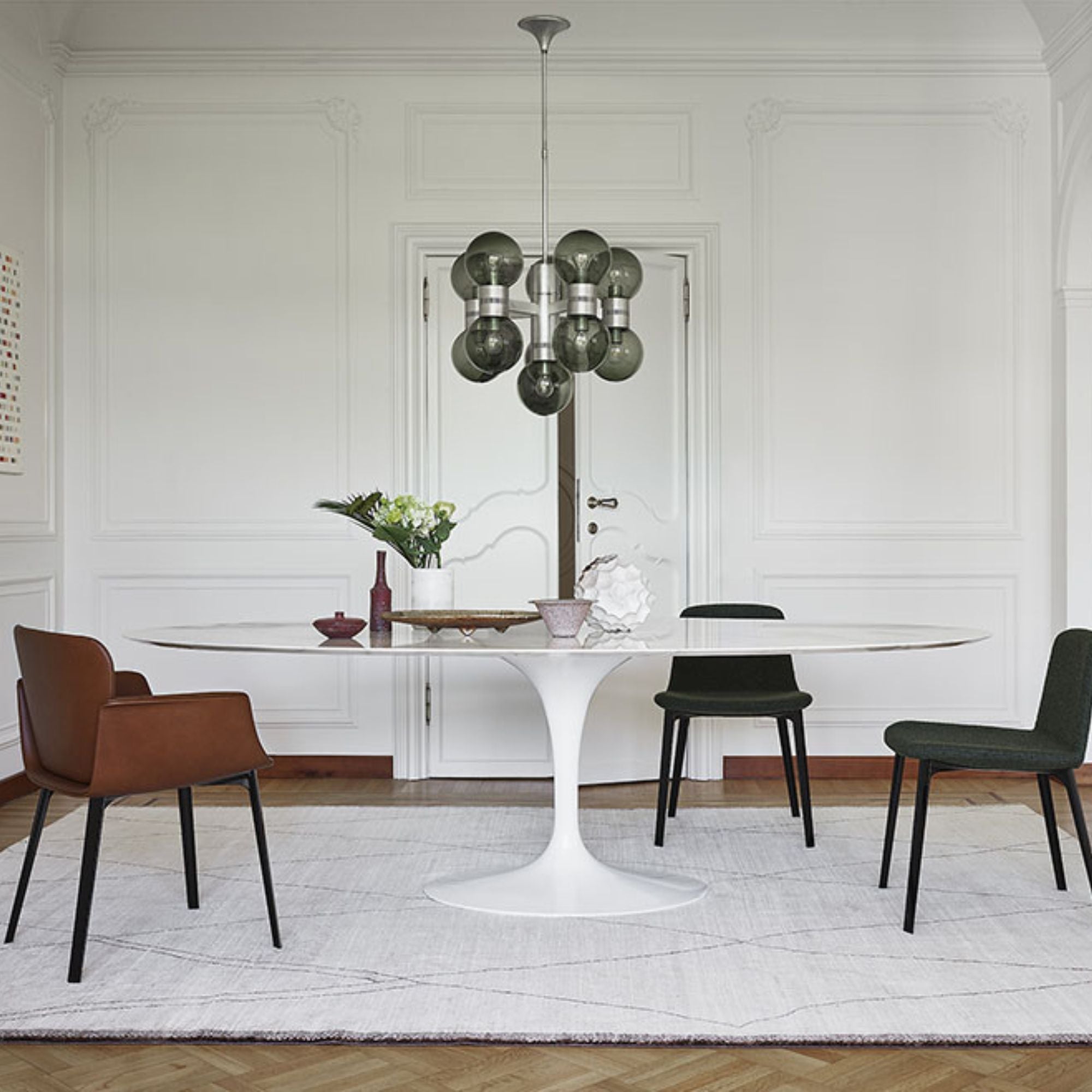 Saarinen Pedestal Oval Table - Calacatta Marble by Knoll – The