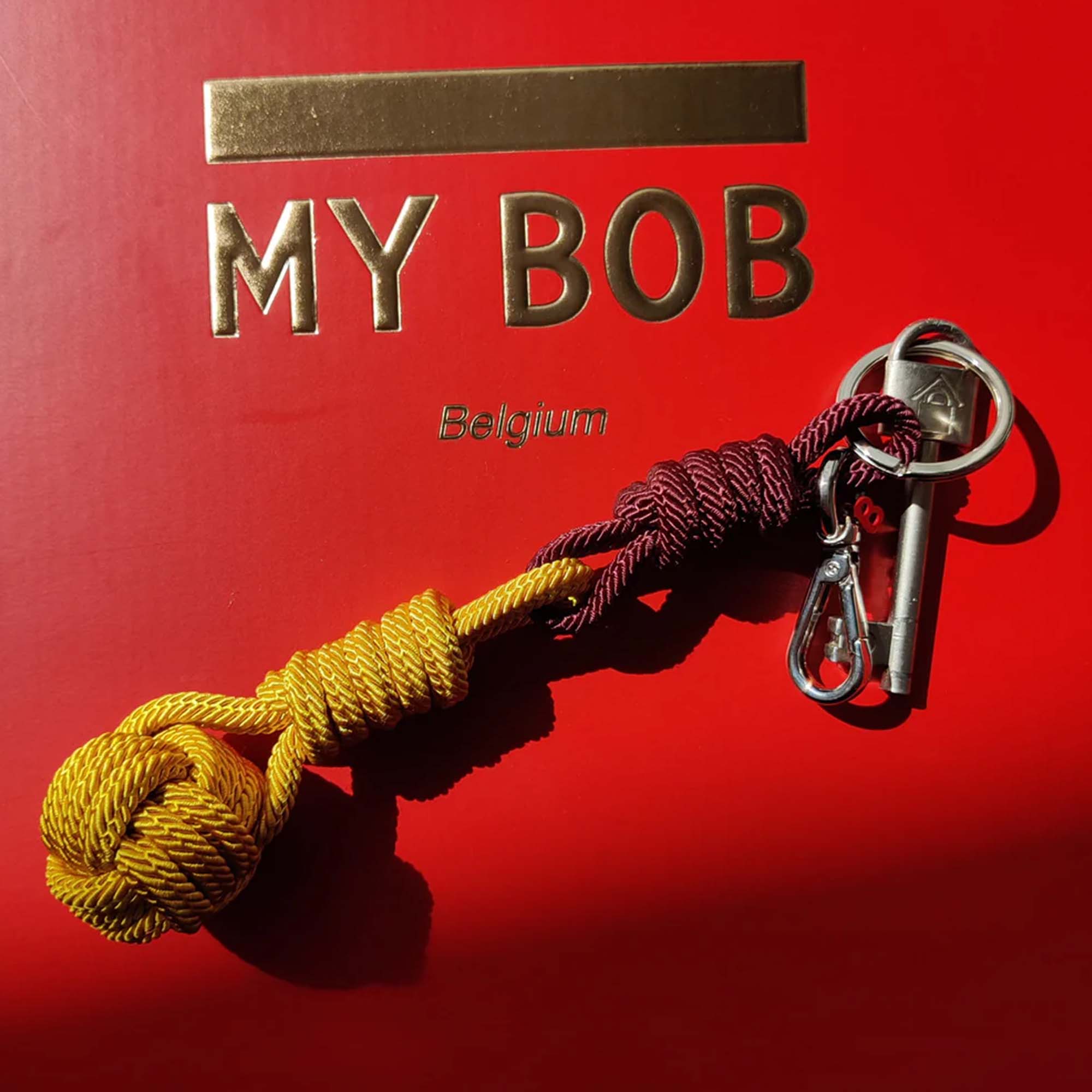 سلسلة مفاتيح كرة البحار – مزيج أصفر وبني