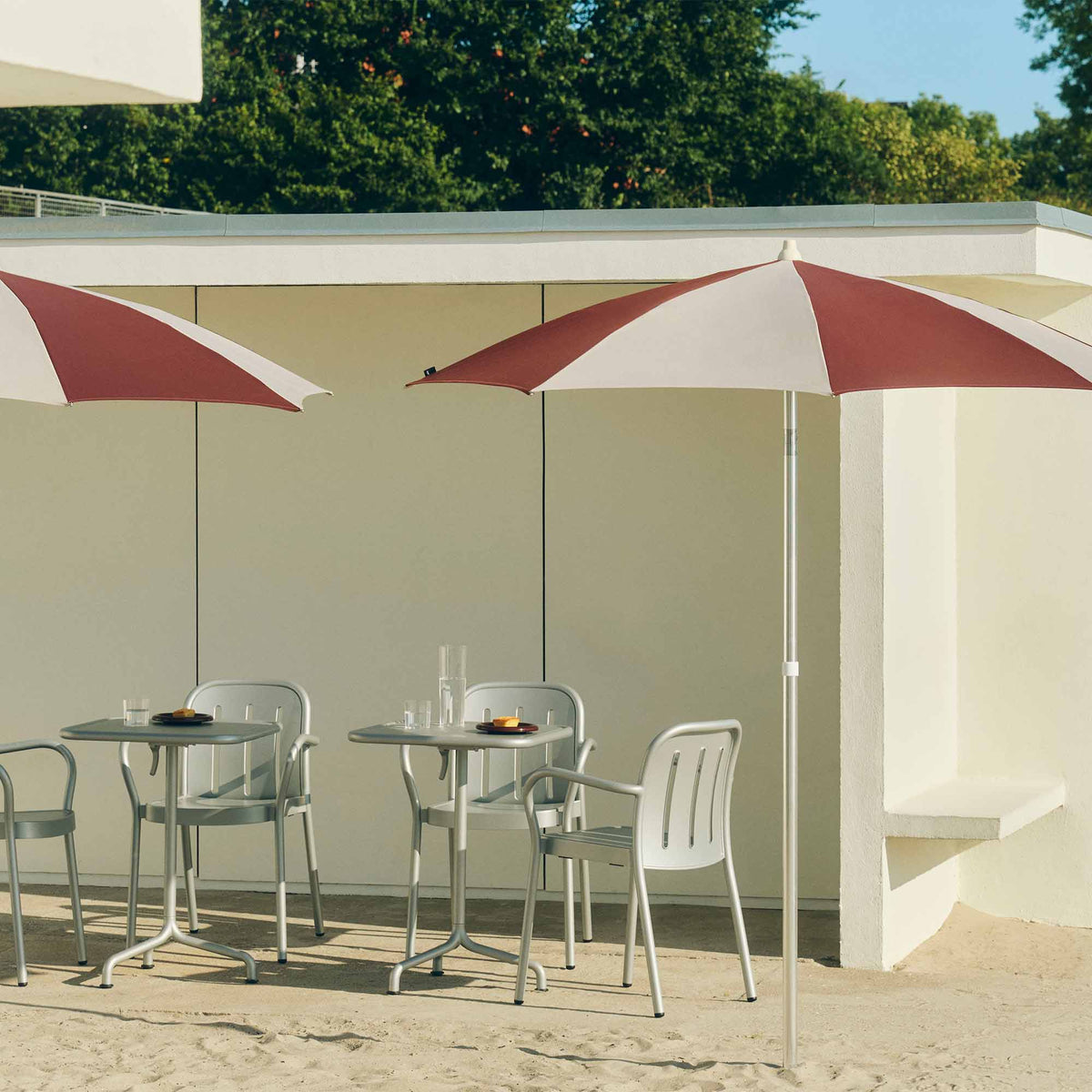 Terrazza Parasol in Octagon Off White & Burgundy & Concrete Base