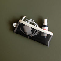 حافظة أقلام سوداء